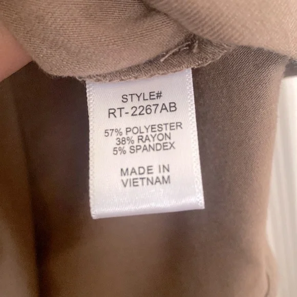 Zenana Short Sleeve Leopard Print Pocket
Top - Picture 5 of 5